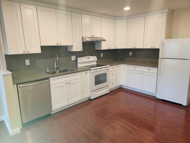 Foto del edificio - 4398 Hamilton Ave