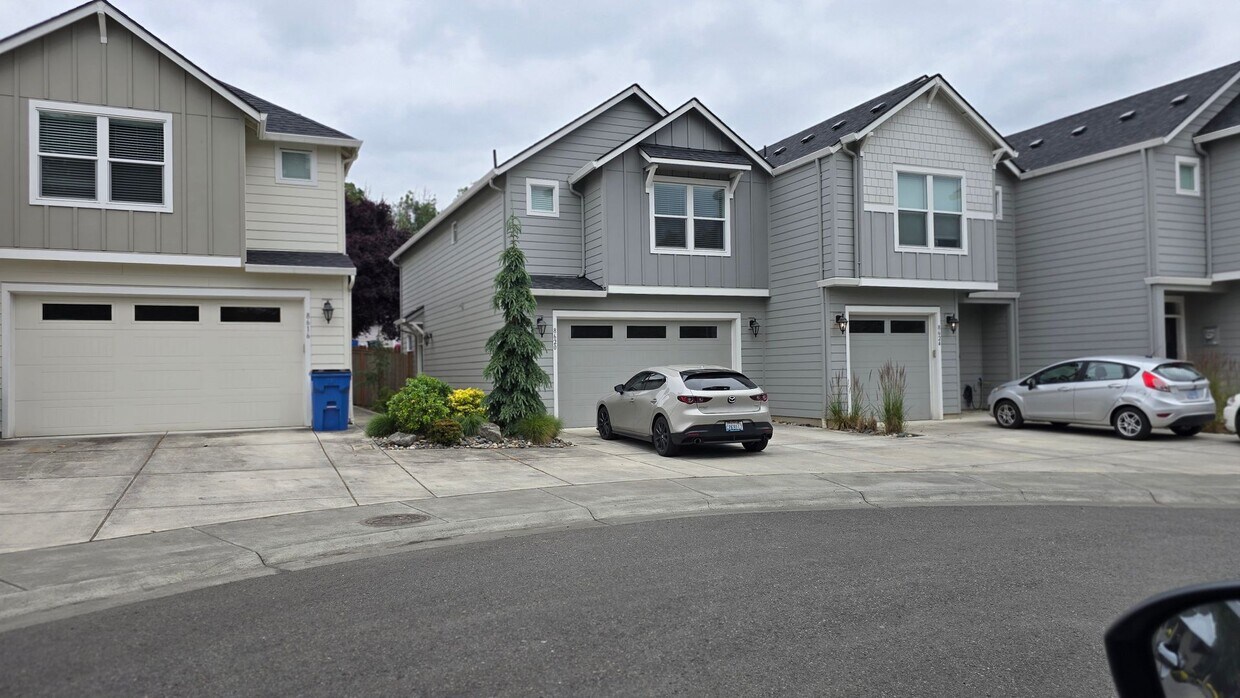 Foto principal - Amazing 3 bedroom home