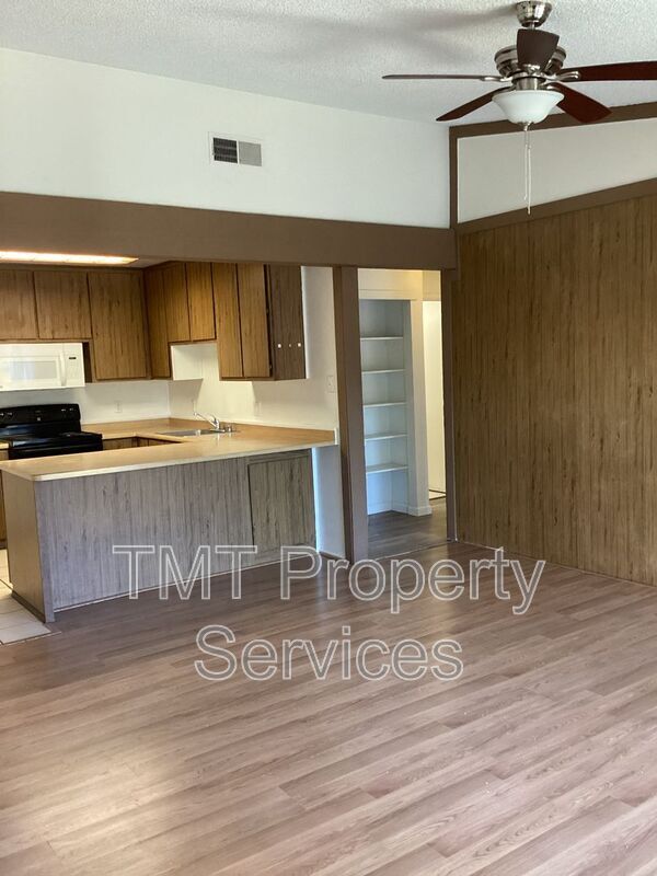 Foto del edificio - 7847 Orchard Woods Cir