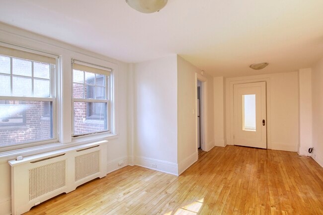 Building Photo - 1 Av Rosemount
