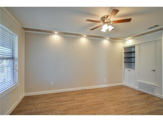 Building Photo - 3704 Washburn Ave