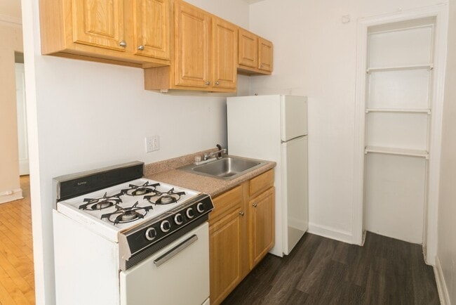 Building Photo - 5516 N Kenmore Ave