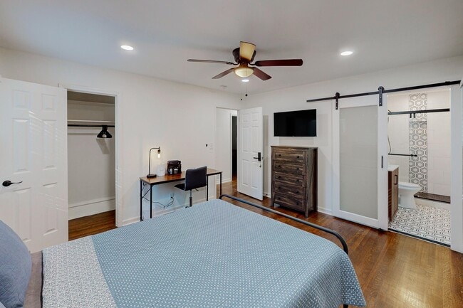 Building Photo - 4379 John Wesley Dr