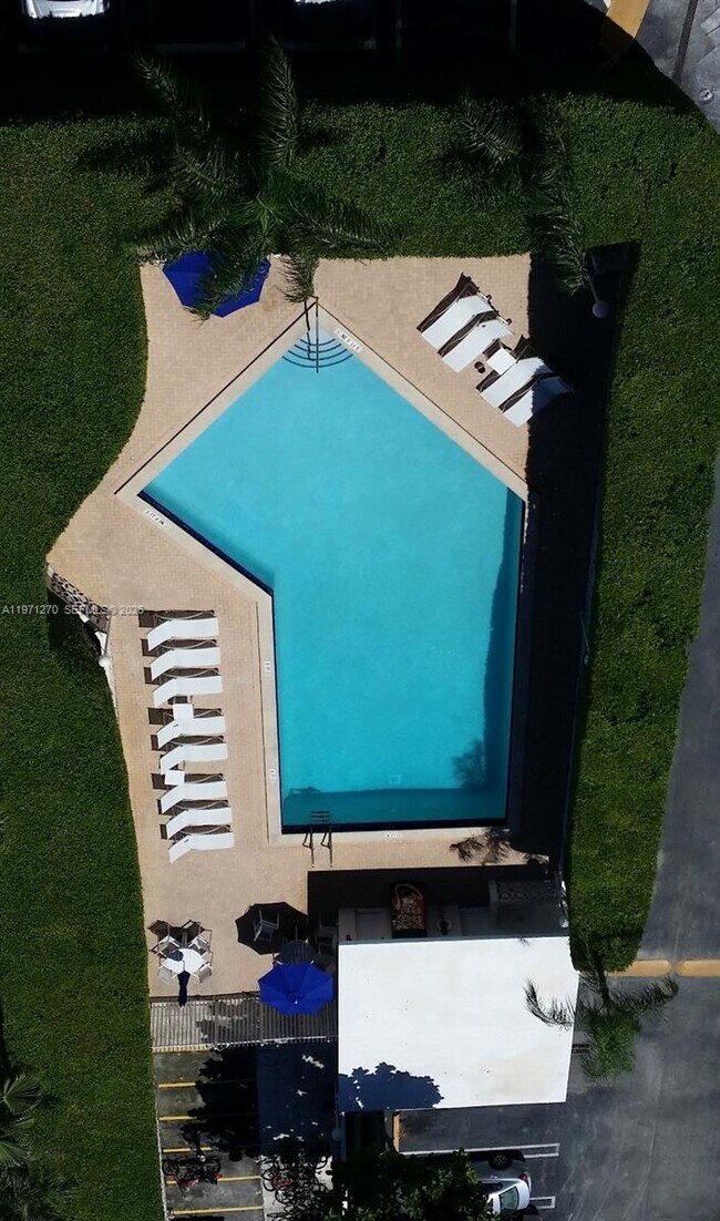 Building Photo - 1881 Washington Ave