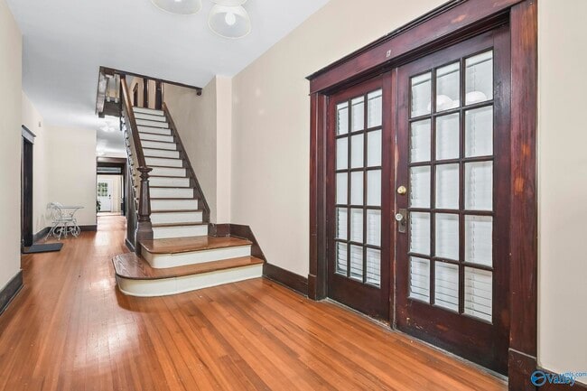 Building Photo - 207 Lincoln St SE