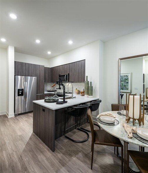 https://images1.apartments.com/i2/zMv-cjxxWM7Tc7mQGkE1TdCXGJBJNNArsHz7Gs80rW8/110/kinley-west-la-los-angeles-ca-primary-photo.jpg