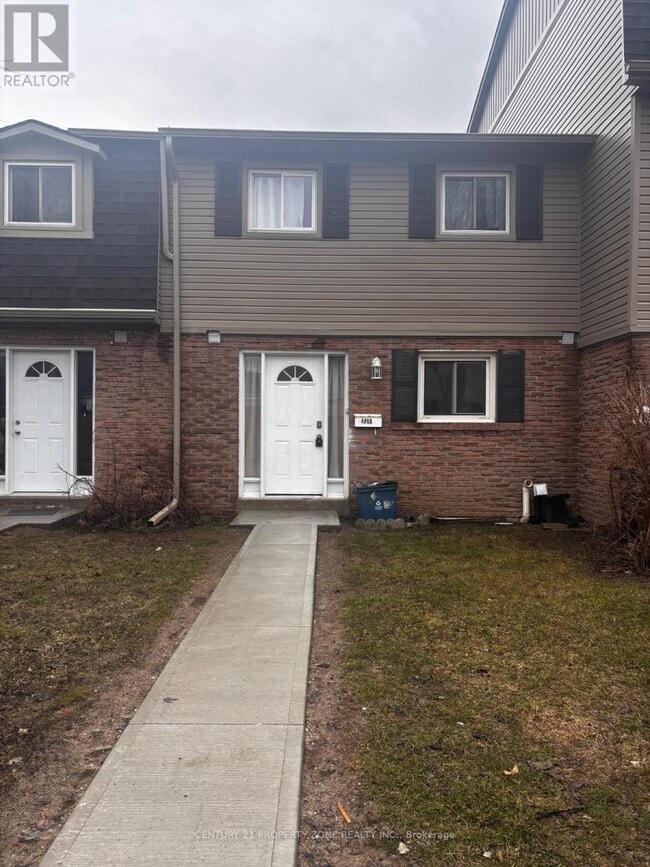 Building Photo - 498B Grey St