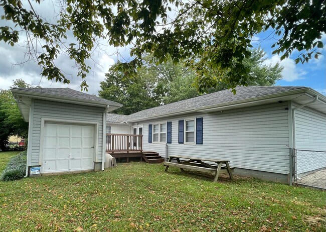 Deck - 503 Mitchell Dr