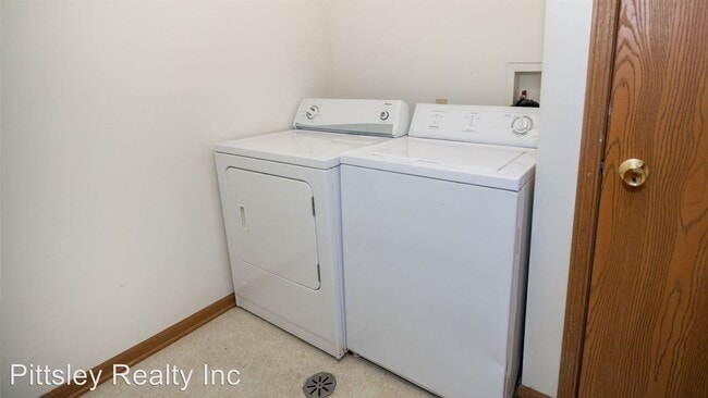 Building Photo - 4 br, 2.5 bath Apartment - 857 Fotis Drive