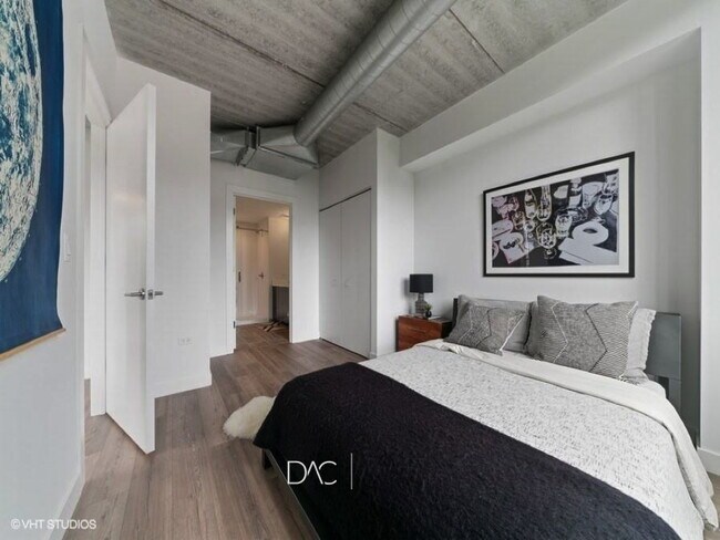 Foto del edificio - 825 W Sheridan Rd