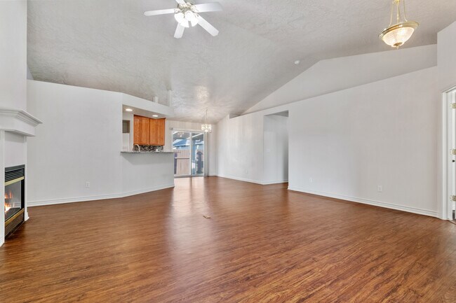 Building Photo - 2119 W Roberts Ave