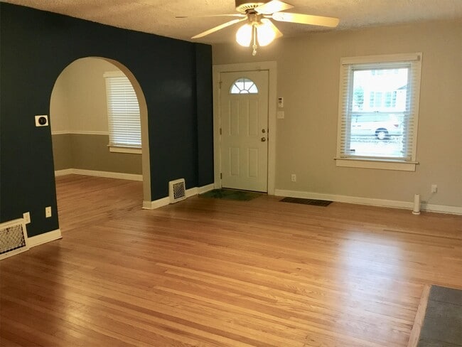 Building Photo - 338 Tonti St