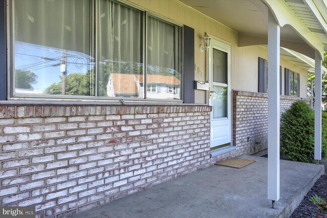 Foto del edificio - 107 Birch Ct