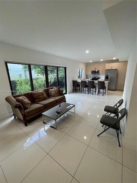 Foto del edificio - 254 NW 11th Ct