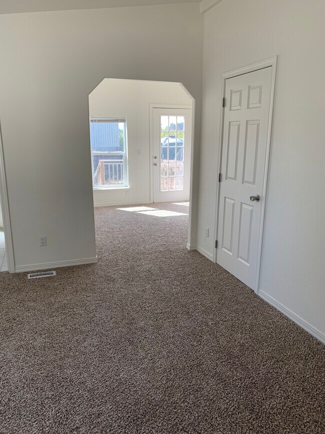 Foto del edificio - 2383 Fowler Ln