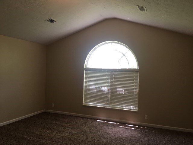 Building Photo - 2120 Loudenslager Dr