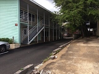 Building Photo - Two Bedroom Apartment Within a Short Dista...