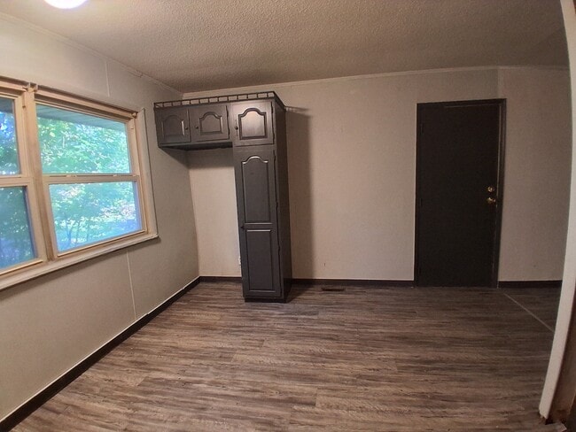 Building Photo - 1102 Harmon St