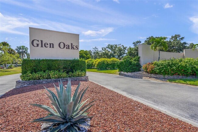 Building Photo - 1325 Glen Oaks Dr E