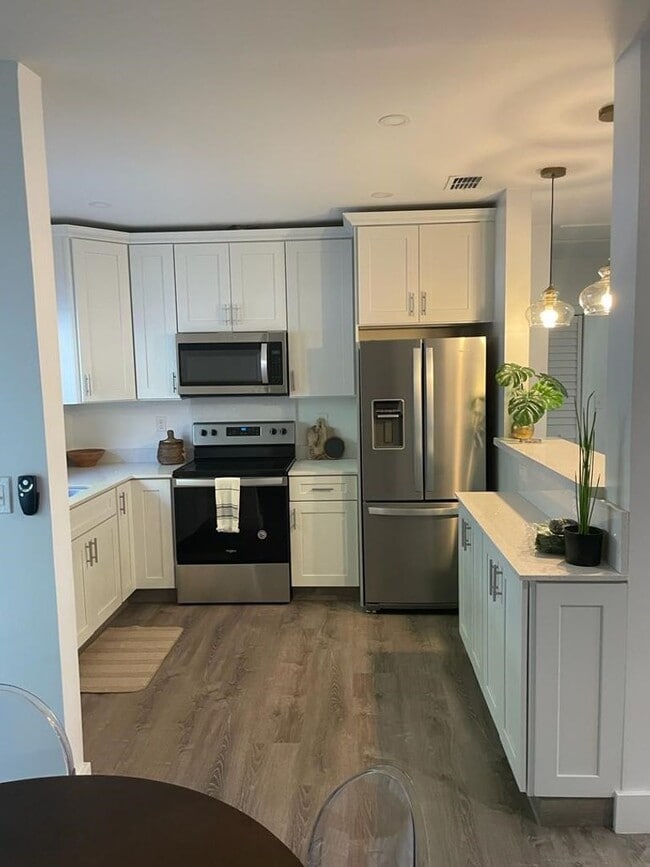 Center Street - Center Street Apartment