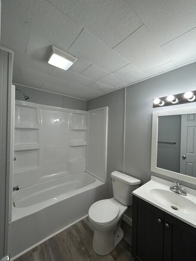 Foto del edificio - 106 S Vine St