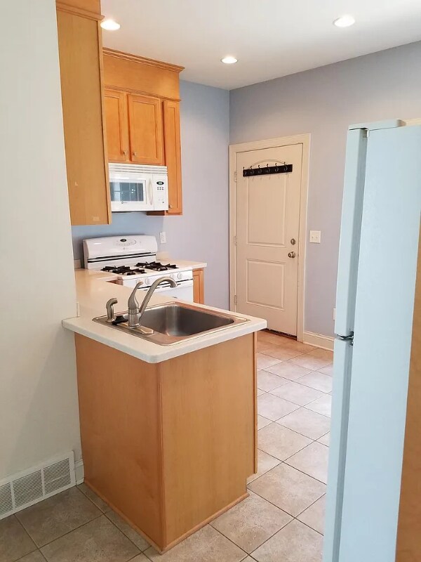 Foto del edificio - 5849 Broadway St