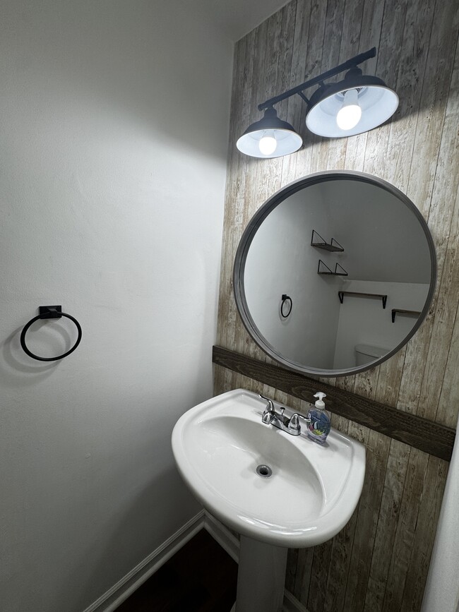 Half bathroom - 2200 Kilmington Sq