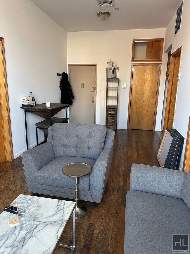 Building Photo - Roommate Wanted! Queen size Room in 2BR wi...