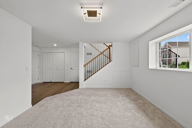 Building Photo - 707 Neubauer Circle