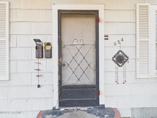 Building Photo - 324 General Mouton Ave