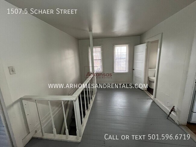 Foto del edificio - 1507.5 Schaer St