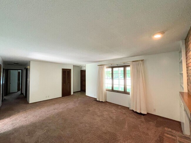 Foto del edificio - Comfortable 3 Bedroom 2 Bath House in Beautiful Neighborhood