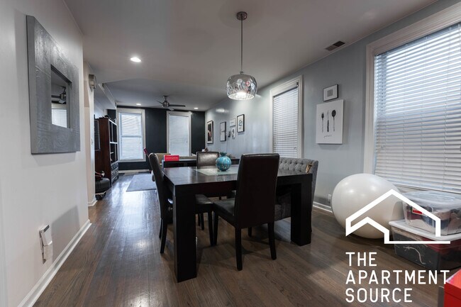 Foto del edificio - 2651 W Armitage Ave