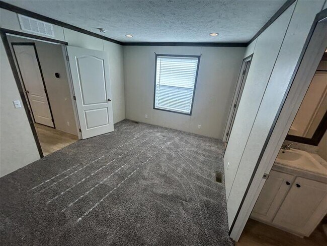 Building Photo - 20 Grant St