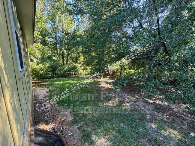 Building Photo - 147 Garrison Rd