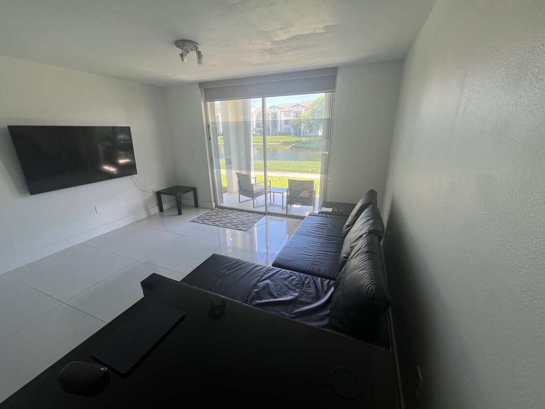 Foto principal - 4520 NW 107th Ave
