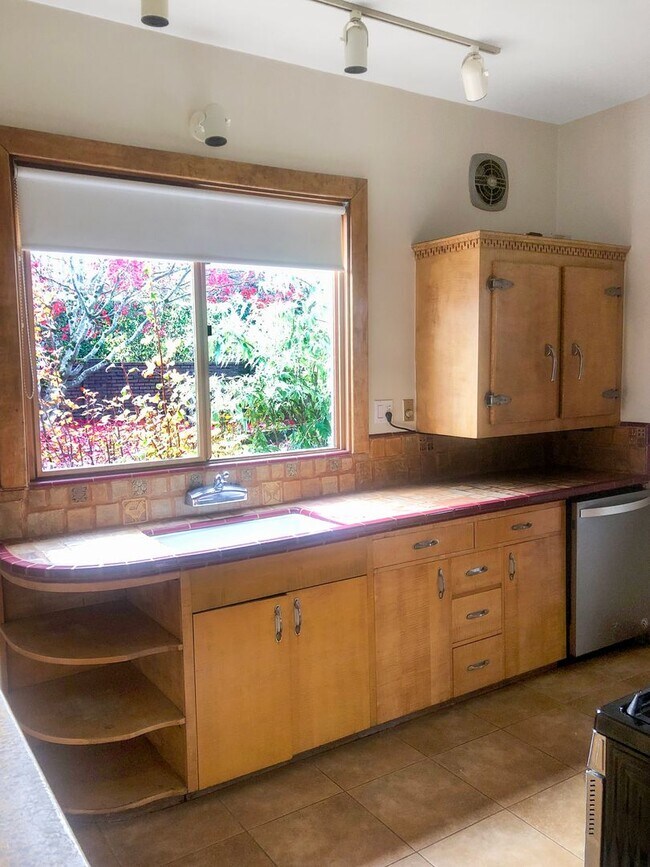 Foto del edificio - Historic North Slope Charm with Sweeping Sound Views — 4BR/1.5BA