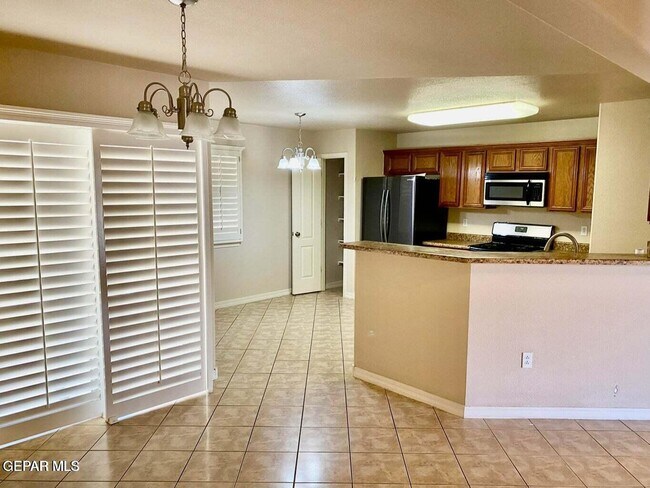 Building Photo - 7334 Prickley Pear Dr