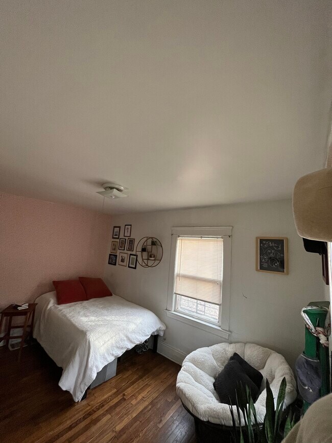 Foto del edificio - 2671 E 128th St