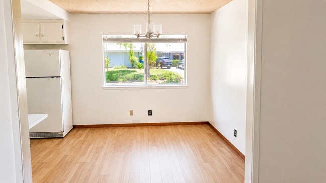 Building Photo - 5333 Parejo Dr