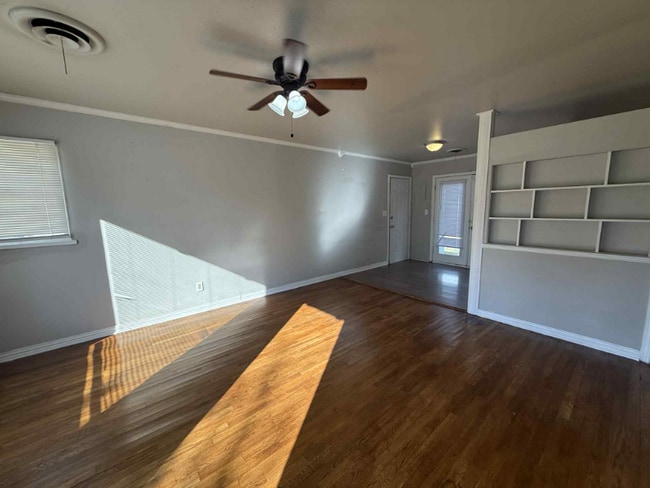 Building Photo - 5107 S Bonham St