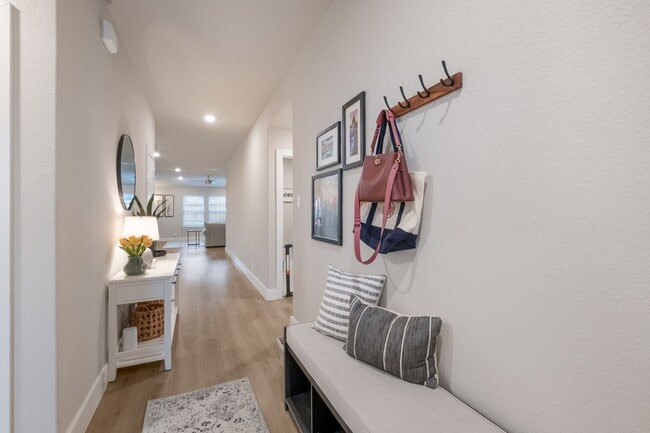 Building Photo - 5609 Jewel Curv