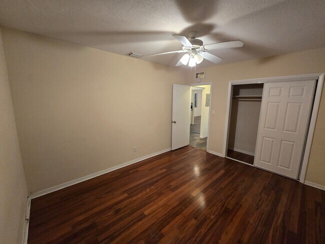 Foto del edificio - 1500 SW 1st St