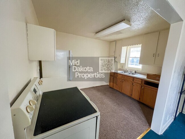 Building Photo - 216 W 12th Ave