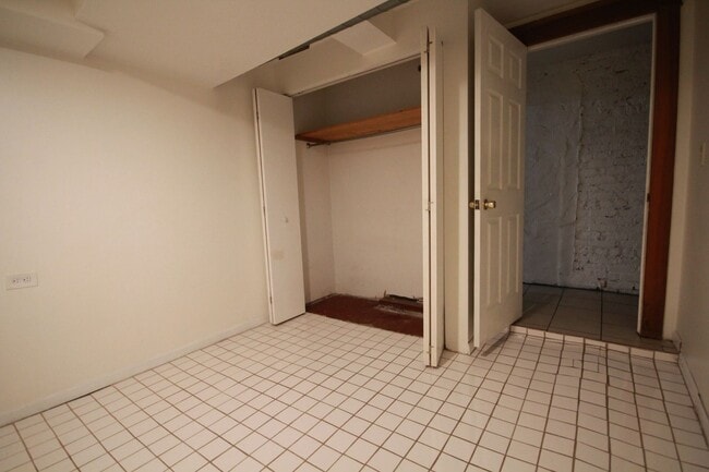 Building Photo - 706 S Claremont Ave