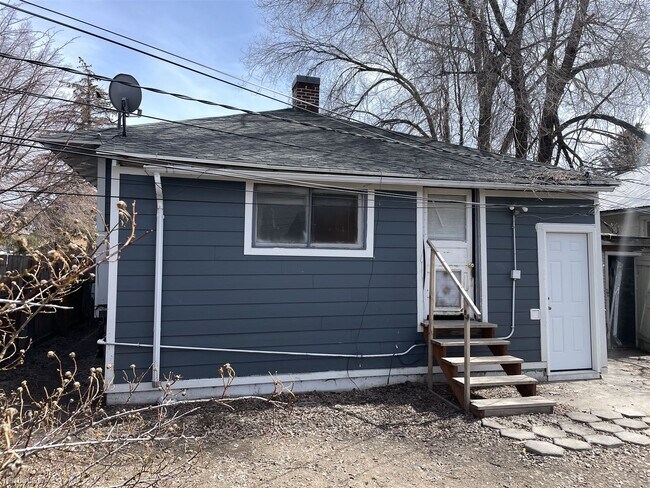 Foto del edificio - 3 br, 1 bath Duplex - 416 East Dillon Stre...