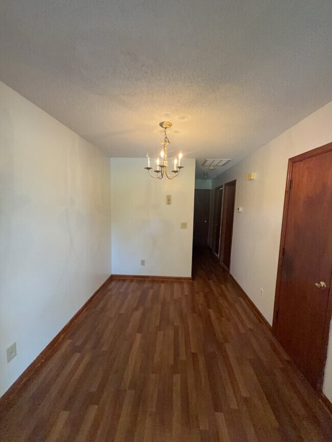 Foto del edificio - Adorable 2 Bedroom Duplex-106-B Pete Jones Dr.