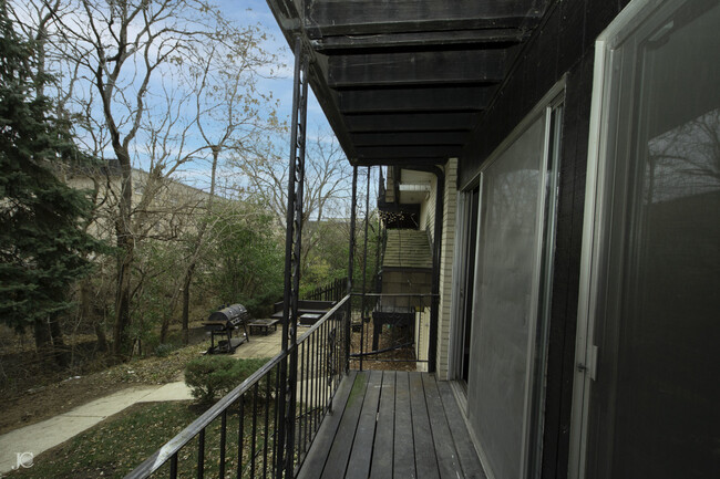 Foto del edificio - 5633 Edge Lake Dr