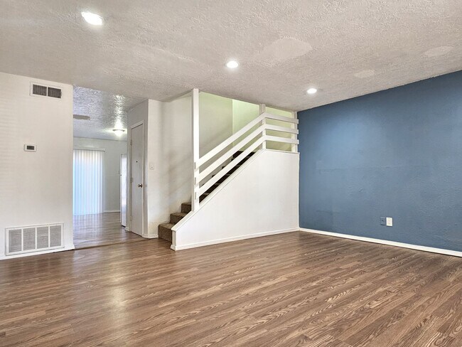 Building Photo - Ramirez Duplex ~ B