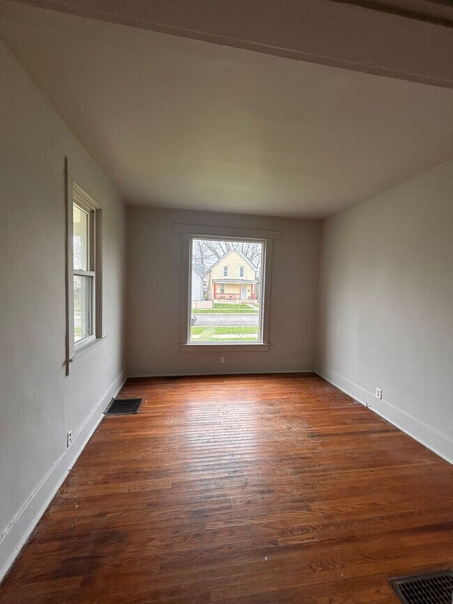 Foto del edificio - 1320 E Woodbine Pl